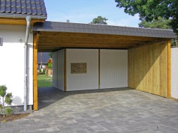 Doppel-Carport aus Holz - Massanfertigung + Abstellkammer (Geräteraum) + Schindelblende in anthrazitgrau - BRANDL