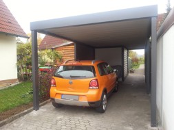 Einzel-Carport aus Stahl + Geräteraum (Abstellkammer) hinten integriert - BRANDL