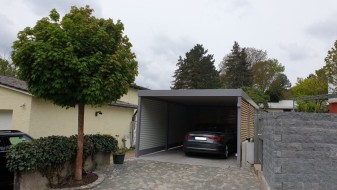 Einzel-Carport aus Stahl mit Geräteraum (Abstellkammer) hinten - BRANDL