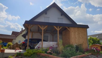 Einzel-Carport aus Holz mit Abstellkammer hinten - BRANDL