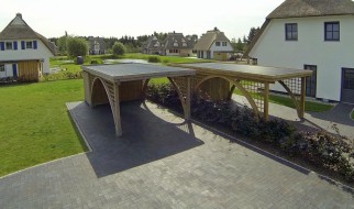 Einzel-Carport aus Holz mit Rundbogen beidseitig + Abstellkammer (Geräteraum/Schuppen) + Holzblende - BRANDL