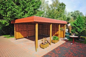 Einzel-Carport aus Holz mit Flachdach und Schindelblende in ziegelrot - BRANDL