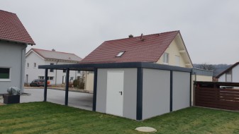 Doppel-Carport aus Stahl mit Geräteraum (Abstellkammer) hinten - BRANDL