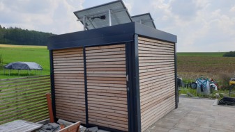 Doppel-Carport aus Stahl + Geräteraum + Sichtschutzwand - BRANDL
