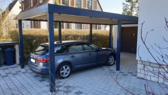 Einzel-Carport aus Stahl vor bestehende Garage - BRANDL