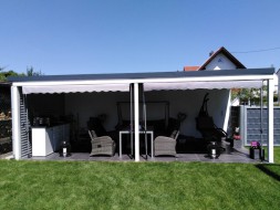 Einzelgarage aus Stahl mit Sektionaltor + Anbau-Carport links daneben - BRANDL