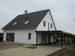 Doppelcarport aus Stahl mit Geräteraum