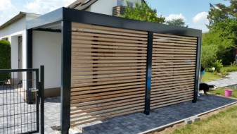 Einzel-Carport aus Stahl mit Wandelementen Holzlattung - BRANDL