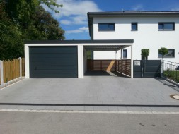 STAHL-Einzelgarage mit Sektionaltor und Anbau-Carport seitlich - BRANDL
