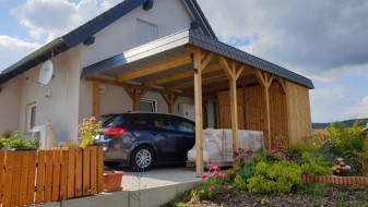 Einzel-Carport aus Holz mit Abstellkammer hinten - BRANDL