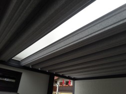 Einzel-Carport mit Geräteraum (Abstellraum) hinten integriert + Hauseingangsüberdachung - BRANDL