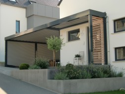 Doppel-Carport mit Hauseingangsüberdachung und Geräteraum hinten - BRANDL