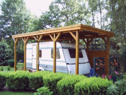 Einzel-Carport aus Holz für Wohnmobil (Wohnwagen/Transporter) + Holzblende - BRANDL