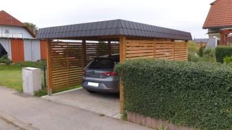 Einzel-Carport aus Holz mit Schindelblende und Rhombus-Wandelementen - BRANDL