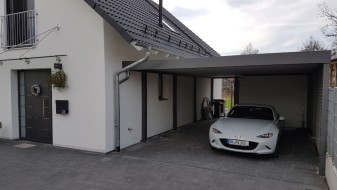 Doppel-Carport aus Stahl – mit Geräteraum (Abstellkammer) hinten integriert - BRANDL
