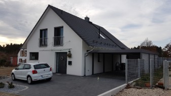 Doppel-Carport aus Stahl – mit Geräteraum (Abstellkammer) hinten integriert - BRANDL