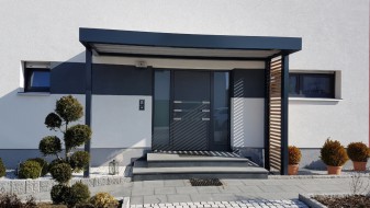 Vordach als Hauseingangsüberdachung im Carport-Stil - BRANDL
