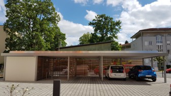 Carport-Reihenanlage mit Mülltonneneinhausung (Geräteraum) und Fahrradraum integriert - BRANDL