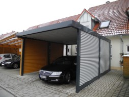 Einzel-Carport aus Stahl mit Wandelementen - BRANDL