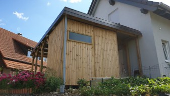 Einzel-Carport aus Holz mit Abstellkammer hinten - BRANDL