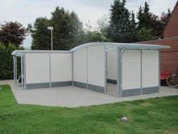 Carport mit Wandelementen als Mehrzweckraum