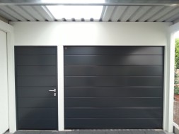 STAHL-Einzelgarage mit Sektionaltor + Geräteraum hinten integriert + Carport-Anbau vorne - BRANDL