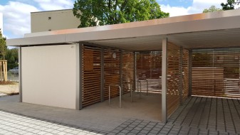 Carport-Reihenanlage mit Mülltonneneinhausung (Geräteraum) und Fahrradraum integriert - BRANDL