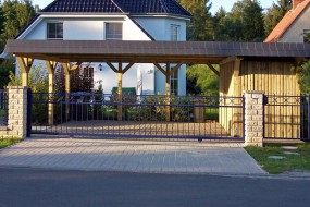 Doppel-Carport aus Holz (Massanfertigung) + Abstellkammer (Geräteraum) seitlich + Schindelblende in anthrazitgrau - BRANDL