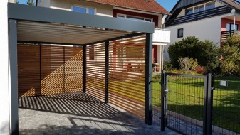 Einzel-Carport aus Stahl mit Wandelementen Holzlattung - BRANDL
