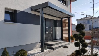 Vordach als Hauseingangsüberdachung im Carport-Stil - BRANDL