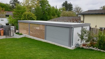 Einzel-Carport aus Stahl mit Geräteraum (Abstellkammer) hinten - BRANDL