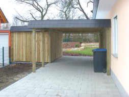 Einzel-Carport aus Holz Massanfertigung + Abstellkammer (Geräteraum) daneben + Schindelblende anthrazitgrau - BRANDL