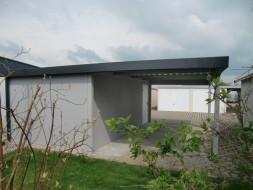 Einzelgarage mit Schwingtor und Anbau-Carport - BRANDL