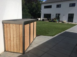 3er-Mülltonnenbox - Pflanzdach - Wände Lärche senkrecht