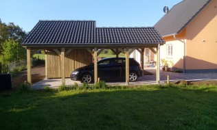 Carport aus Holz mit Giebeldach versetzt (Massanfertigung) + Abstellkammer (Geräteraum) - BRANDL