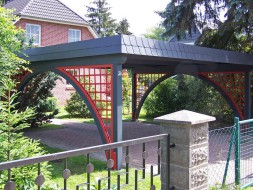 Doppel-Carport aus Holz mit Rundbogen beidseitig + Rankgitter + Schindelblende in anthrazitgrau bauseits - BRANDL