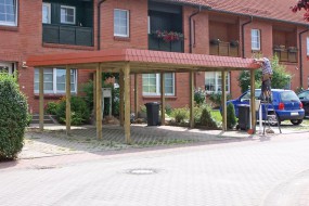 Doppel-Carport aus Holz - Massanfertigung + Schindelblende in ziegelrot - BRANDL