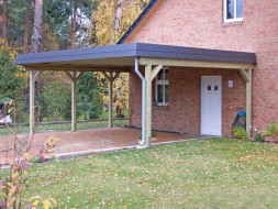 Einzel-Carport aus Holz - Massanfertigung + Hauseingangsüberdachung mit Schindelblende in anthrazitgrau - BRANDL