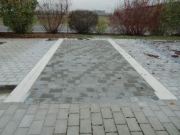 Einzelgarage mit Schwingtor und Anbau-Carport - BRANDL