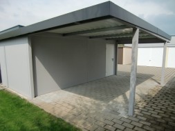 Einzelgarage mit Schwingtor und Anbau-Carport - BRANDL