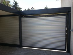 Einzel-Carport mit Wandelementen und Schiebetor zum Garten - BRANDL