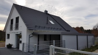 Doppel-Carport aus Stahl – mit Geräteraum (Abstellkammer) hinten integriert - BRANDL