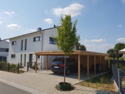 Doppel-Carport aus Holz mit Abstellkammer hinten - BRANDL