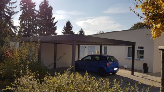 Carport aus Stahl mit Geräteraum (Abstellkammer) hinten integriert - BRANDL