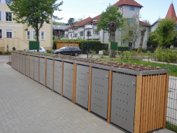 3er-Mülltonnenbox Reihenanlage Pflanzdach - Eckpfosten und Wände Holz Lärche senkrecht