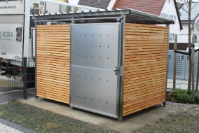 Mülltonnenhaus Größe 1 - Holzverkleidung - Schiebetür Edelstahl (2)