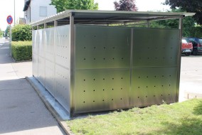 Mülltonnenhaus Größe 4 - Edelstahlverkleidung - Schiebetür Edelstahl - Rückansicht