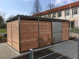 Mülltonnenhaus Größe 4 - Holzverkleidung - Schiebetür Edelstahl (2)