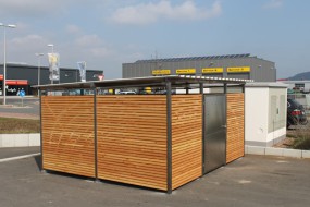 Mülltonnenhaus Größe 5 - Holzverkleidung - Drehtür Edelstahl (2)