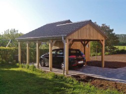 Carport aus Holz mit Giebeldach versetzt (Massanfertigung) + Abstellkammer (Geräteraum) - BRANDL